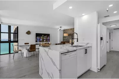 2555 Collins Ave #2200, Miami Beach, FL 33140 - Photo 21