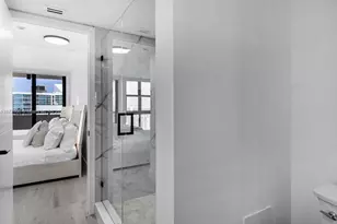 2555 Collins Ave, Miami Beach, FL 33140 - Photo 27