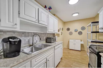 4001 Hillcrest Dr #403, Hollywood, FL 33021 - Photo 15