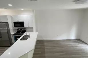 5725 NW 114th Path, Doral, FL 33178 - Photo 5