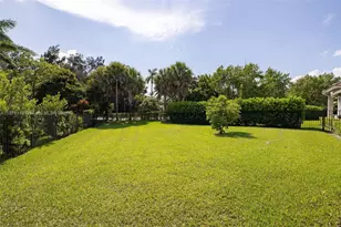 5795 N Sterling Ranch Dr, Davie, FL 33314 - Photo 3