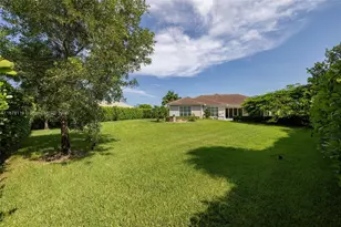 5795 N Sterling Ranch Dr, Davie, FL 33314 - Photo 5
