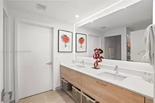 16385 Biscayne Blvd, North Miami Beach, FL 33160 - Photo 13