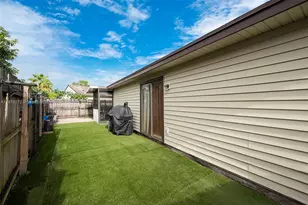 1720 SW 84th Ave, Miramar, FL 33025 - Photo 23