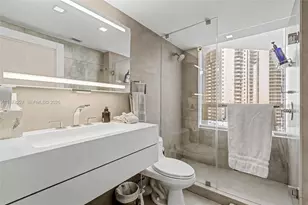 21055 NE Yacht Club Dr, Aventura, FL 33180 - Photo 39