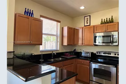 11389 NW 87th Ln, Doral, FL 33178 - Photo 3