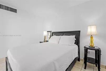 2899 Collins Ave #1021, Miami Beach, FL 33140 - Photo 23