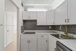 2899 Collins Ave, Miami Beach, FL 33140 - Photo 7