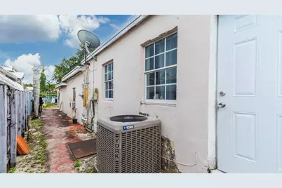 580 SE 2nd St, Hialeah, FL 33010 - Photo 27