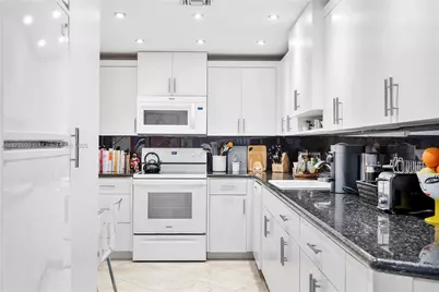 10185 Collins Ave #1210, Bal Harbour, FL 33154 - Photo 11