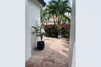 1298 NW 192nd Ter, Pembroke Pines, FL 33029 - Photo 3