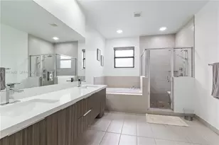 10578 NW 81st Terrace, Doral, FL 33178 - Photo 9