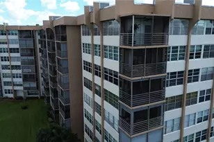 1100 St Charles Pl, Pembroke Pines, FL 33026 - Photo 27