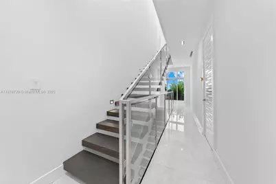 2890 N Ocean Dr, Hollywood, FL 33019 - Photo 23