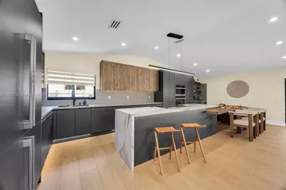 10448 SW 23rd St, Miami, FL 33165 - Photo 3