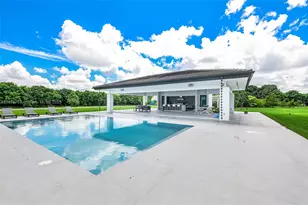 17950 SW 192nd St, Miami, FL 33187 - Photo 9