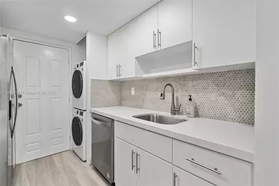 8305 Crespi Blvd #2D, Miami Beach, FL 33141 - Photo 5
