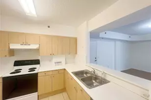 9340 Fontainebleau Blvd, Miami, FL 33172 - Photo 11