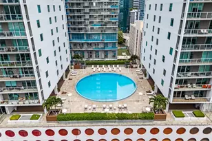 55 SE 6th St, Miami, FL 33131 - Photo 17