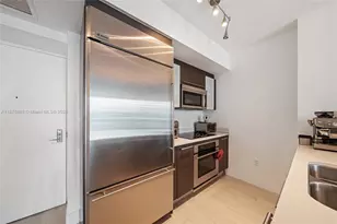 55 SE 6th St, Miami, FL 33131 - Photo 5