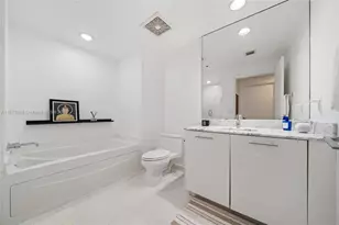 55 SE 6th St, Miami, FL 33131 - Photo 25