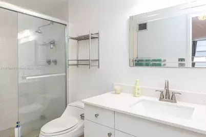 5825 Collins Ave #2E, Miami Beach, FL 33140 - Photo 15