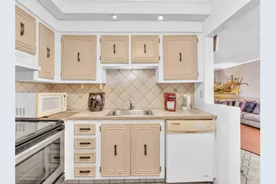 2841 Somerset Dr #105, Lauderdale Lakes, FL 33311 - Photo 11