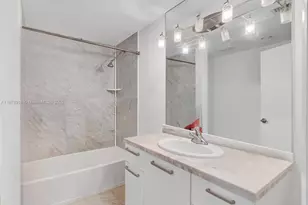 253 NE 2nd St, Miami, FL 33132 - Photo 5