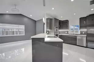 1321 SW 102nd Ave, Pembroke Pines, FL 33025 - Photo 35