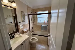 1040 Wilshire Cir W, Pembroke Pines, FL 33027 - Photo 23