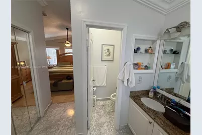 1040 Wilshire Cir W, Pembroke Pines, FL 33027 - Photo 17