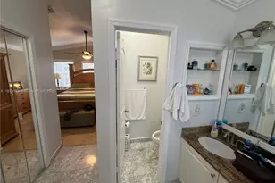 1040 Wilshire Cir W, Pembroke Pines, FL 33027 - Photo 17