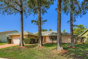 7008 NW 49th Ct, Lauderhill, FL 33319 - Photo 3