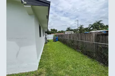 5724 SW 18th St, West Park, FL 33023 - Photo 49