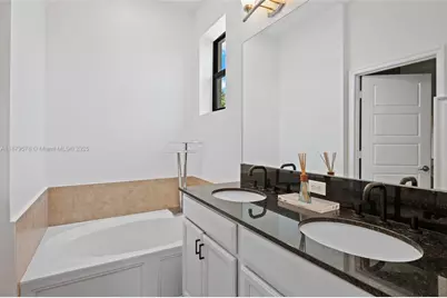 659 NE 191st St, Miami, FL 33179 - Photo 15