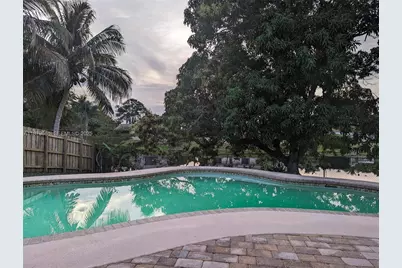 1190 NW 92nd Ave, Pembroke Pines, FL 33024 - Photo 9