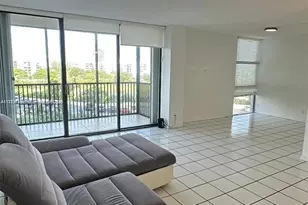 20301 W Country Club Dr, Aventura, FL 33180 - Photo 3