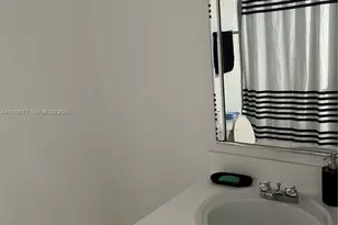 17901 NW 68th Ave, Hialeah, FL 33015 - Photo 13