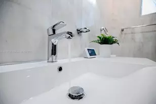 312 NE 108th St, Miami, FL 33161 - Photo 11