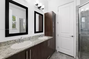 1732 NW 124th Pl, Pembroke Pines, FL 33028 - Photo 13