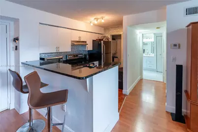 4360 NW 107th Ave #204, Doral, FL 33178 - Photo 5