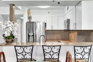 546 SW 1st St, Miami, FL 33130 - Photo 13