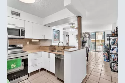 546 SW 1st St #607, Miami, FL 33130 - Photo 1