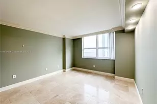 1155 Brickell Bay Dr, Miami, FL 33131 - Photo 9