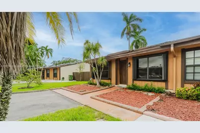 2290 Oak Ct, Pembroke Pines, FL 33026 - Photo 7