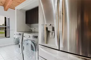 2290 Oak Ct, Pembroke Pines, FL 33026 - Photo 19