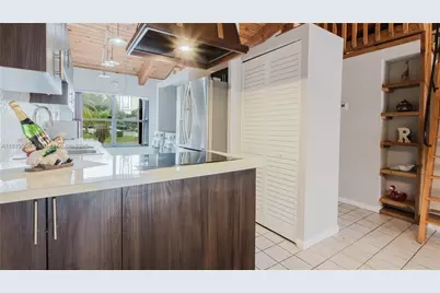 2290 Oak Ct, Pembroke Pines, FL 33026 - Photo 17