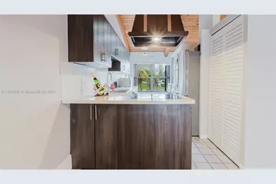 2290 Oak Ct, Pembroke Pines, FL 33026 - Photo 15