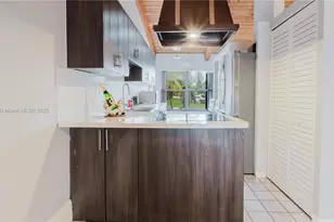 2290 Oak Ct, Pembroke Pines, FL 33026 - Photo 15