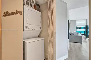 121 NE 34th St, Miami, FL 33137 - Photo 25